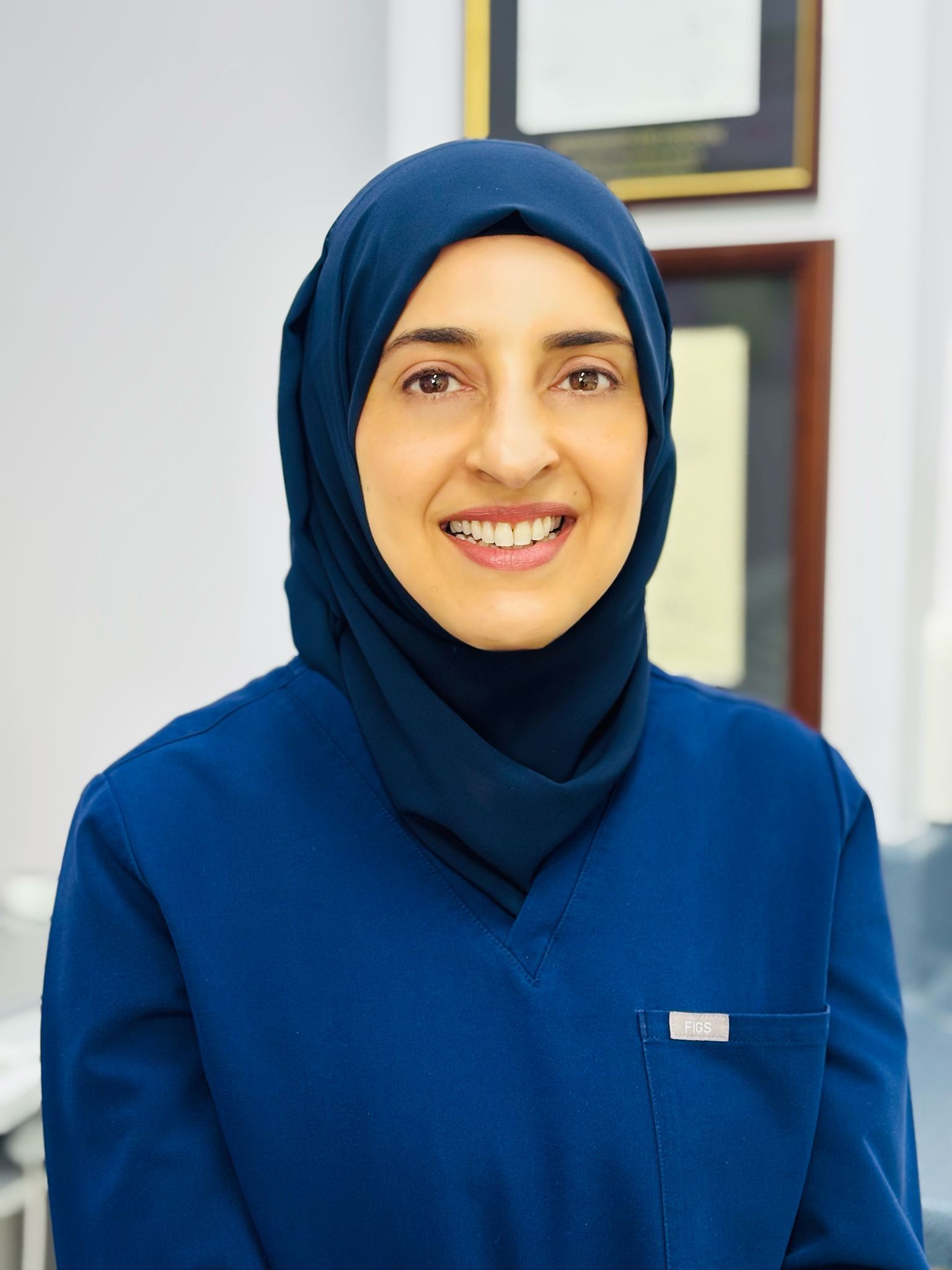 Sophia Malik, dentist